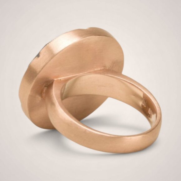 Irene Neuwirth large round rose-cut rainbow labrodorite in 18k rose gold ring - Picture 6 of 7